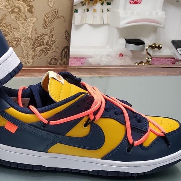 NIKE DUNKS